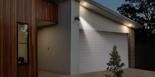 REOLINK 4MP SMART WIRELESS CAMERA WITH MOTION SPOTLIGHT