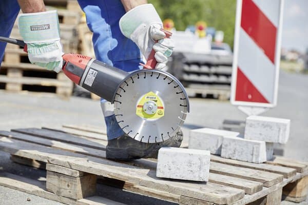 Klingspor DT 600 U diamond cutting blades, 125 x 2,4 x 22,23 mm 15 segments 20 x 2,4 x 9 mm, short serration