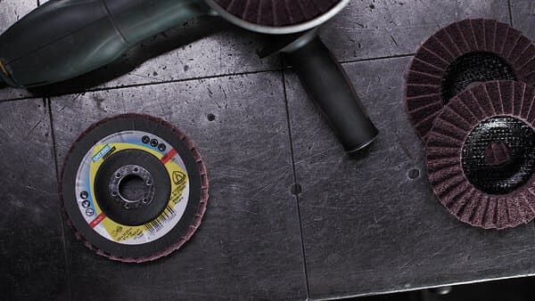 Klingspor SMT 800 non-woven flap disc, 125 x 22,23 mm medium Aluminium oxide convex Pack of 5